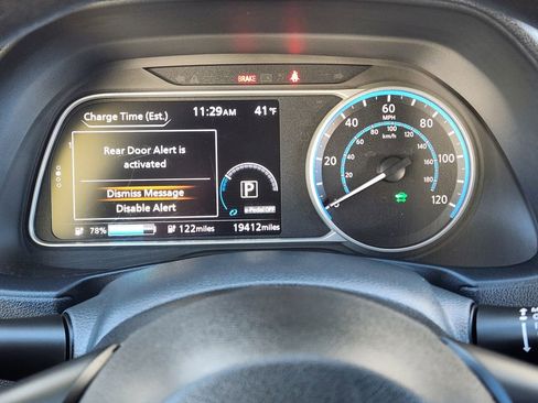 Used 2025 Nissan Leaf S image 17