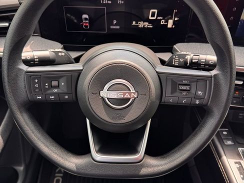 Used 2025 Nissan Kicks SV AWD/4WD image 23