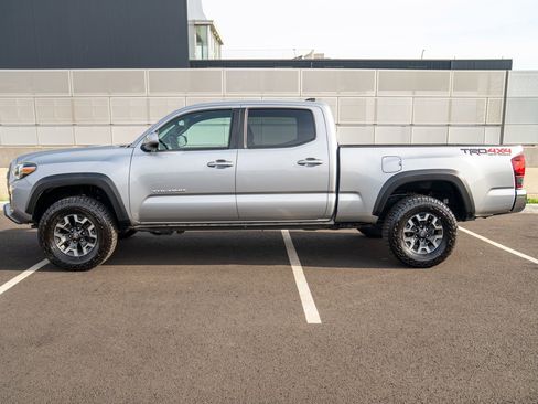Used 2018 Toyota Tacoma TRD Off-Road AWD/4WD image 2