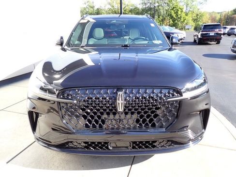 New 2025 Lincoln Aviator Black Label w/ Jet Appearance Package image 9