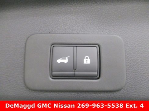 New 2025 Nissan Murano SL image 8