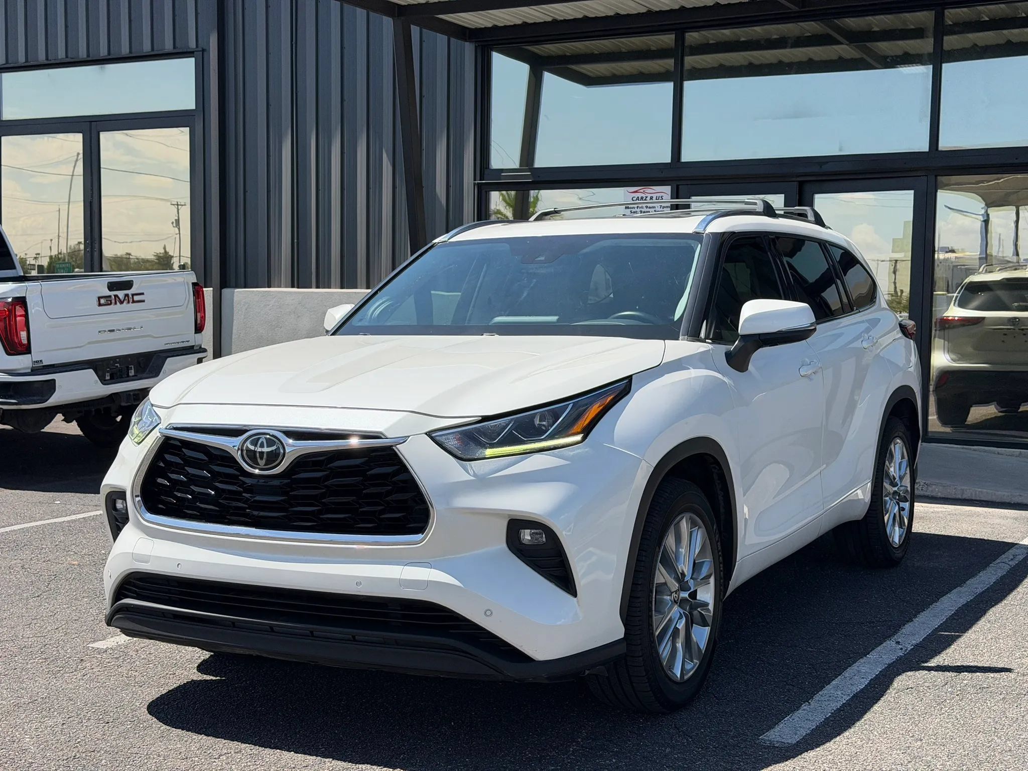 Used 2020 Toyota Highlander Limited FWD image 1