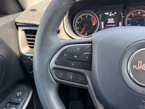 Used 2020 Jeep Cherokee Latitude Plus AWD/4WD image 10