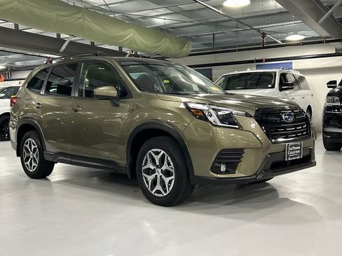 Used 2024 Subaru Forester Premium AWD/4WD image 1