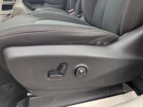 Used 2023 Chrysler Voyager LX image 26