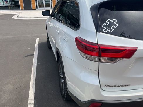 Used 2019 Toyota Highlander LE FWD image 10