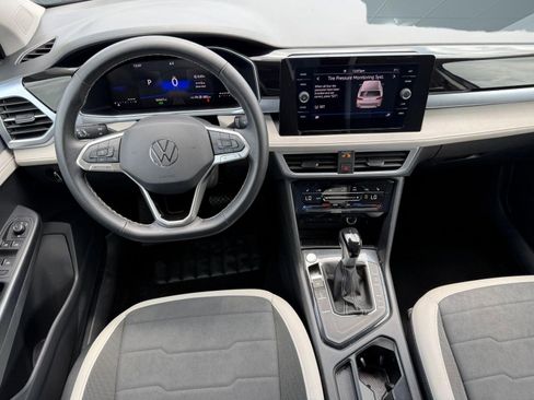 Used 2025 Volkswagen Taos SE FWD image 23