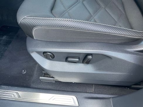 Used 2025 Volkswagen Atlas Cross Sport SE image 22