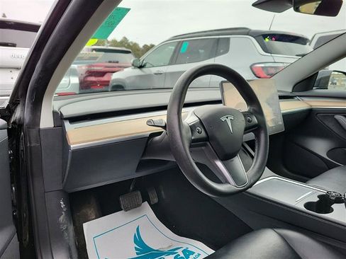 Used 2023 Tesla Model 3 Standard Range image 4
