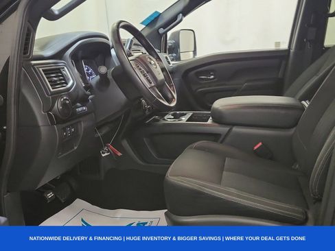 Used 2018 Nissan Titan SV w/ SV Convenience Package image 11