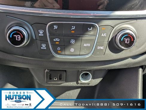 Used 2022 Chevrolet Traverse LT image 24