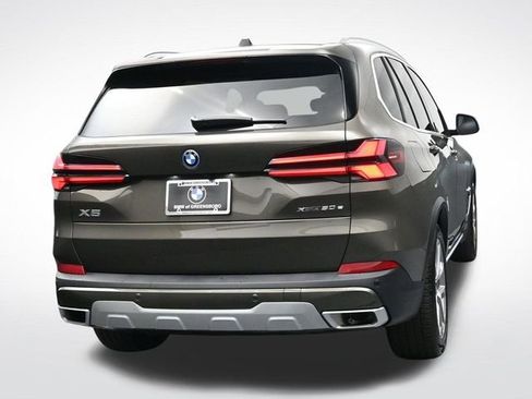 New 2026 BMW X5 xDrive50e w/ Climate Comfort Package AWD/4WD image 4
