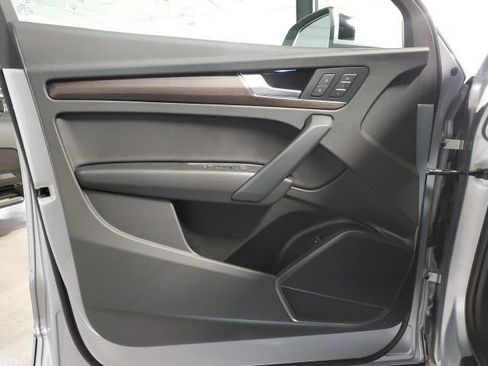 Used 2023 Audi Q5 2.0T Premium w/ Convenience Package image 41