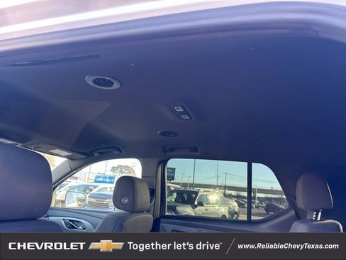 Used 2023 Chevrolet Traverse LT image 19
