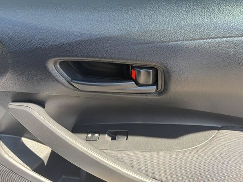 Used 2022 Toyota Corolla LE FWD image 11