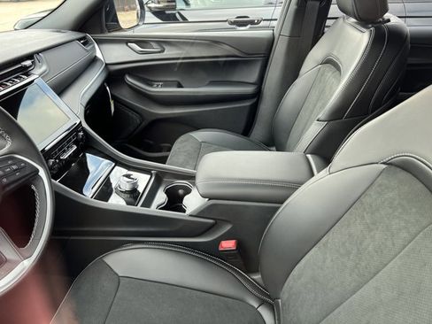 New 2025 Jeep Grand Cherokee L Altitude image 5