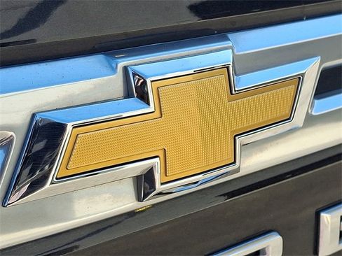 Used 2023 Chevrolet Suburban High Country image 32