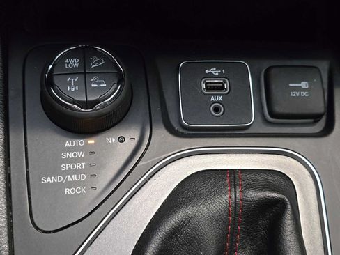 Used 2019 Jeep Cherokee Trailhawk w/ Trailer Tow Group AWD/4WD image 16