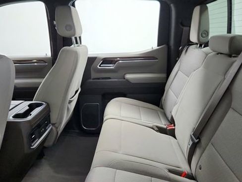 Used 2023 Chevrolet Silverado 1500 LT Trail Boss w/ Convenience Package II image 18