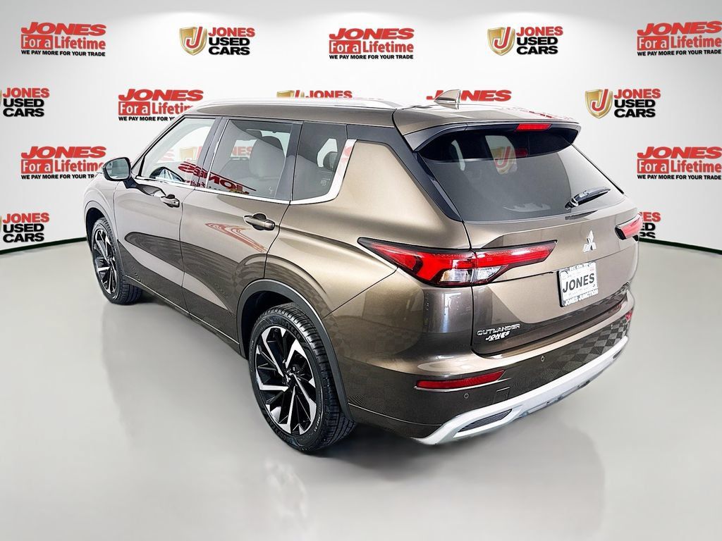 Used 2023 Mitsubishi Outlander SEL AWD/4WD image 2