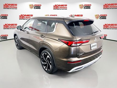 Used 2023 Mitsubishi Outlander SEL AWD/4WD image 2