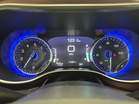 Used 2017 Chrysler Pacifica Limited w/ Advanced Safetytec Group image 25