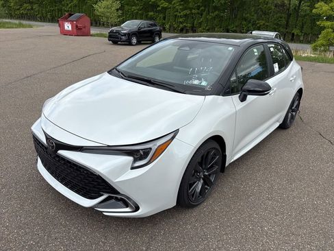 Used 2026 Toyota Corolla XSE FWD image 2