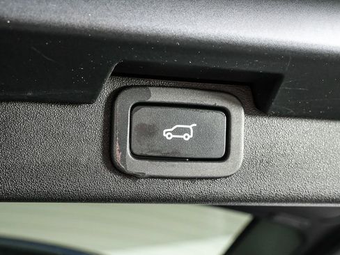 Used 2018 Land Rover Discovery HSE image 33