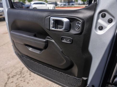 Used 2024 Jeep Wrangler Unlimited Rubicon w/ Convenience Group image 22