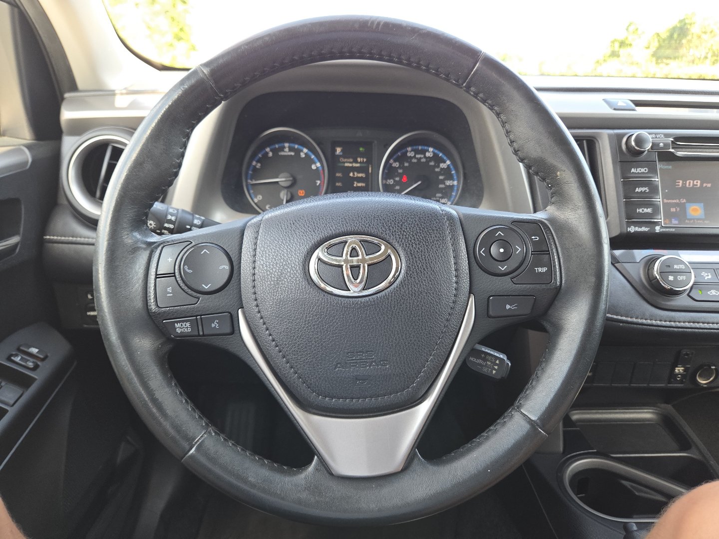 Used 2018 Toyota RAV4 XLE w/ Plus Extra Value Package FWD image 25