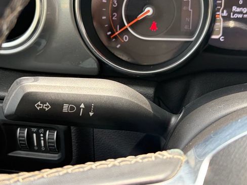 Used 2020 Jeep Gladiator Overland AWD/4WD image 24