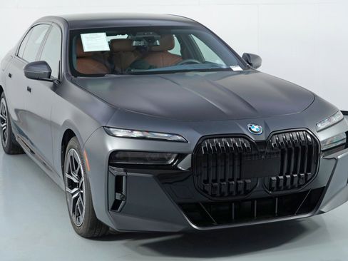 Used 2023 BMW i7 xDrive60 image 71