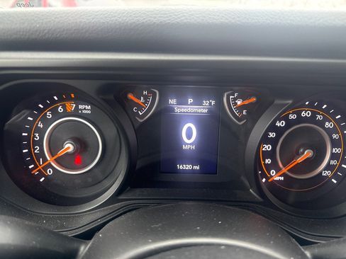 Used 2024 Jeep Gladiator Sport image 23