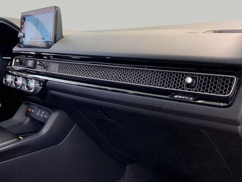 Used 2022 Honda Civic Touring image 18