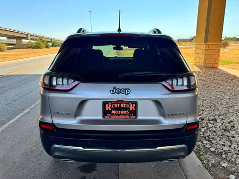 Used 2019 Jeep Cherokee Limited AWD/4WD image 4