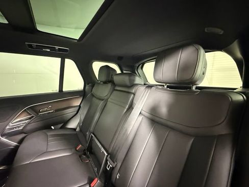 Used 2025 Land Rover Range Rover SE AWD/4WD image 23