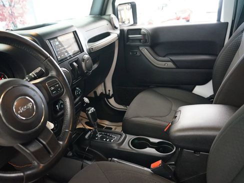 Used 2017 Jeep Wrangler Sport AWD/4WD image 9