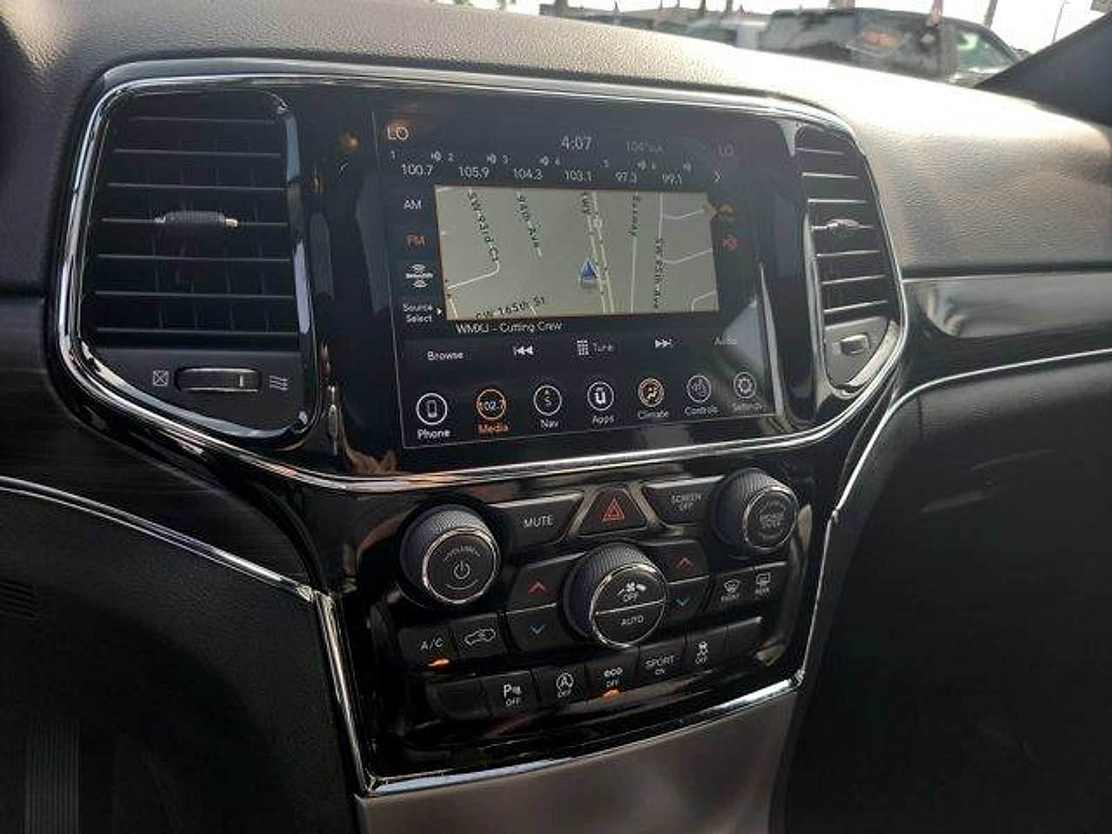 Used 2020 Jeep Grand Cherokee Limited RWD image 34
