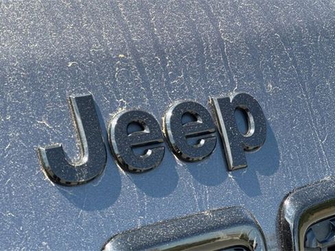 Used 2023 Jeep Cherokee Altitude Lux image 46