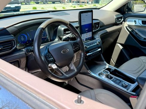 Used 2020 Ford Explorer Platinum w/ Premium Technology Package AWD/4WD image 12