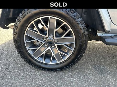 Used 2024 Jeep Wrangler High Altitude AWD/4WD image 16