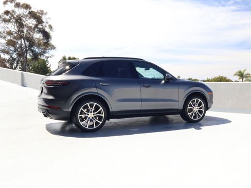 Certified 2023 Porsche Cayenne Platinum Edition AWD/4WD image 8
