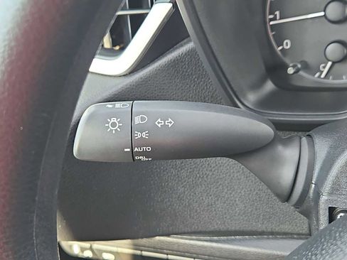 Used 2025 Toyota Corolla LE image 38