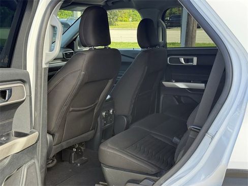 Used 2021 Ford Explorer XLT image 26
