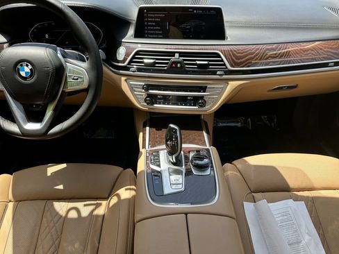 Used 2020 BMW 750i xDrive w/ Executive Package AWD/4WD image 11