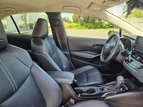 Used 2022 Toyota Corolla LE w/ Premium Interior Package FWD image 11