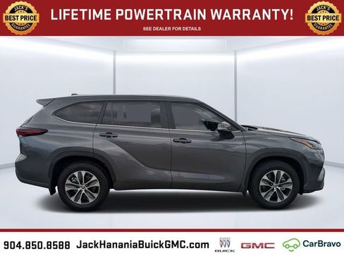 Used 2024 Toyota Highlander XLE AWD/4WD image 2