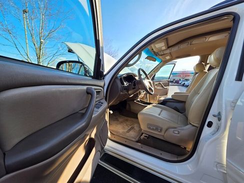 Used 2001 Toyota Sequoia SR5 image 48