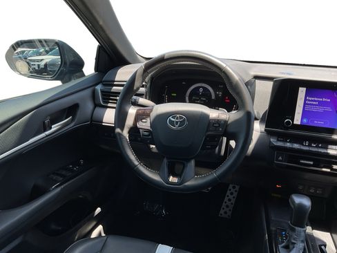 Used 2025 Toyota Camry SE w/ Convenience Package FWD image 11