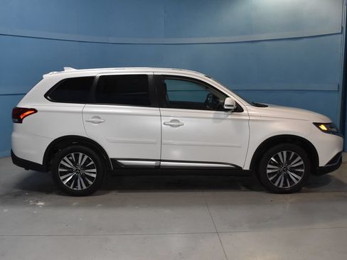 Used 2020 Mitsubishi Outlander SE FWD image 23